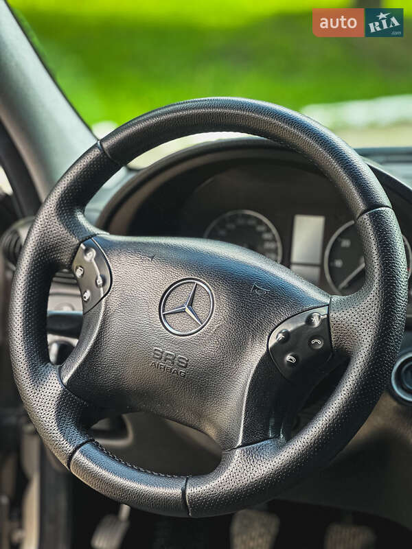 Седан Mercedes-Benz C-Class 2004 в Тернополі