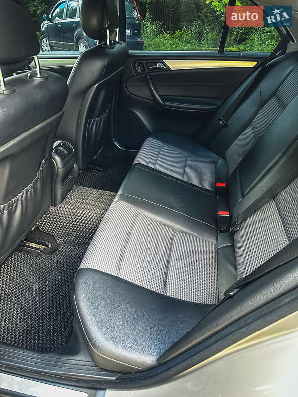 Седан Mercedes-Benz C-Class 2004 в Тернополі