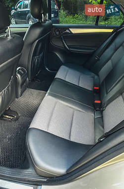 Седан Mercedes-Benz C-Class 2004 в 