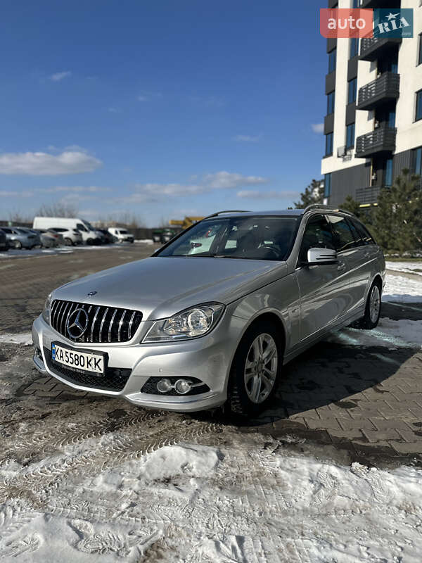 Універсал Mercedes-Benz C-Class 2011 в 