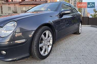 Купе Mercedes-Benz C-Class 2006 в 