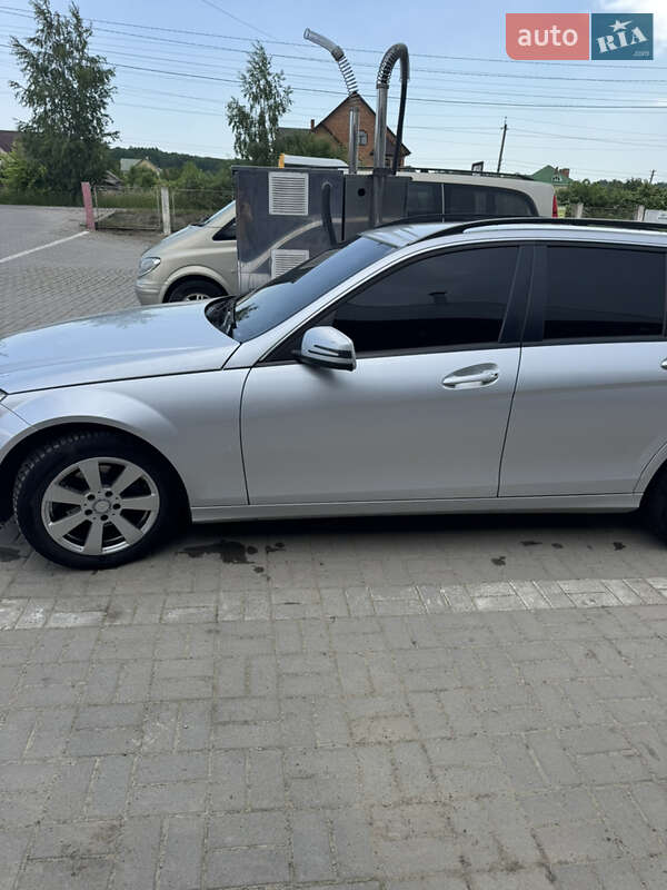 Універсал Mercedes-Benz C-Class 2008 в Чернівцях
