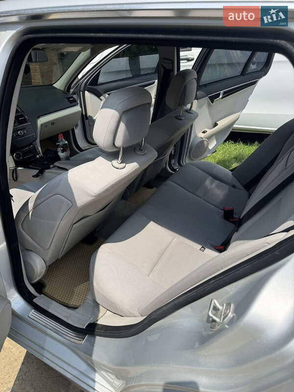 Універсал Mercedes-Benz C-Class 2008 в Чернівцях