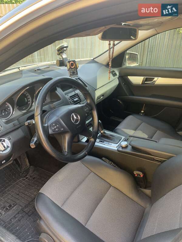 Универсал Mercedes-Benz C-Class 2010 в Львове фото 8 Универсал Mercedes-Benz C-Class 2010 в Львове