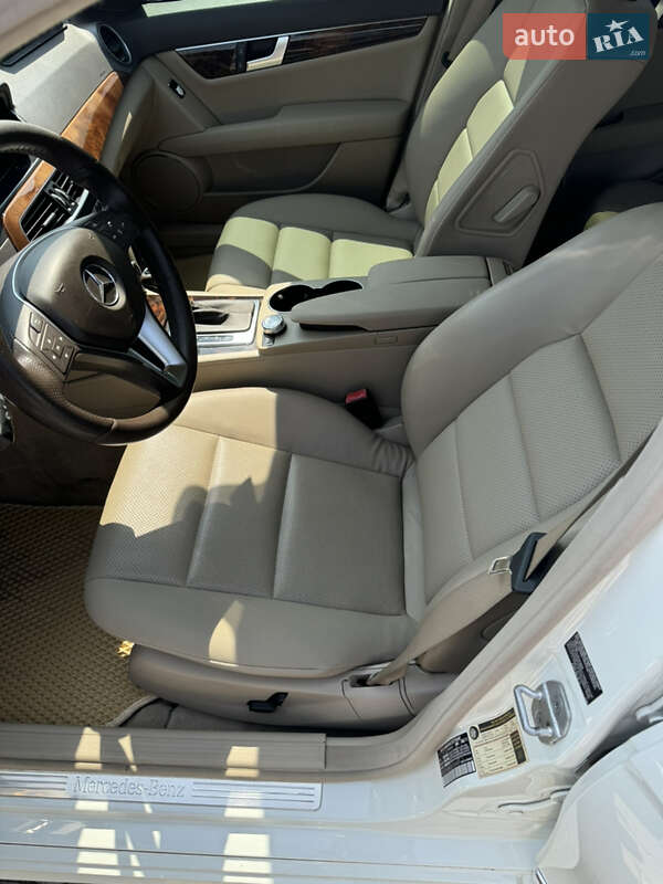 Седан Mercedes-Benz C-Class 2011 в Черновцах