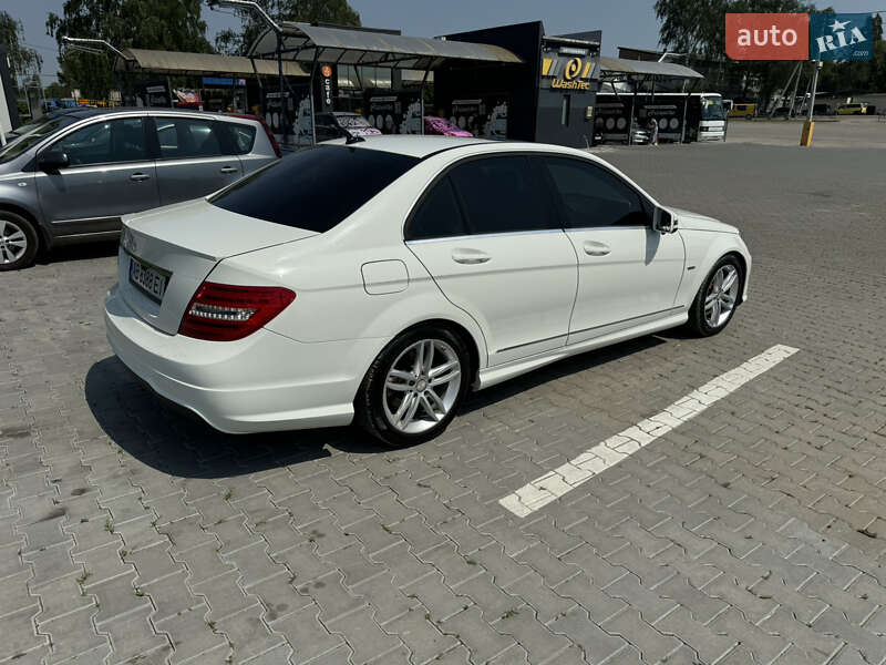 Седан Mercedes-Benz C-Class 2011 в Черновцах