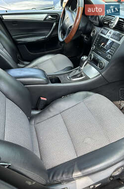 Седан Mercedes-Benz C-Class 2005 в 