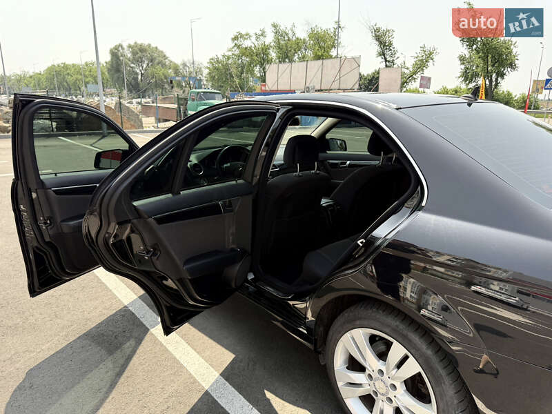 Седан Mercedes-Benz C-Class 2011 в Киеве