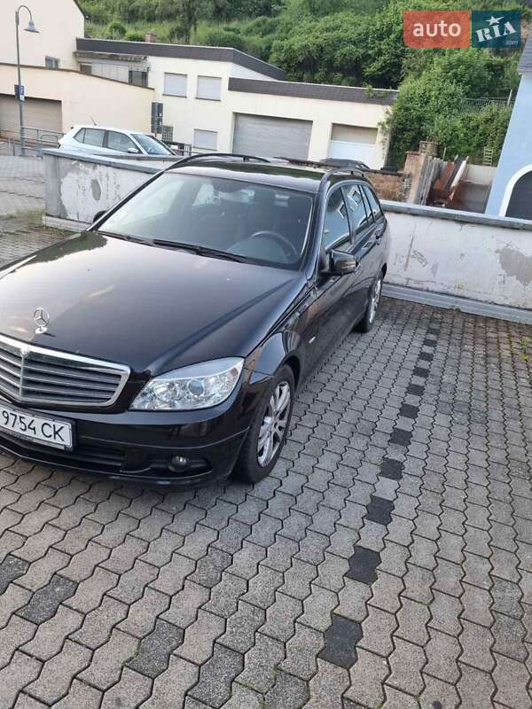Універсал Mercedes-Benz C-Class 2010 в Івано-Франківську