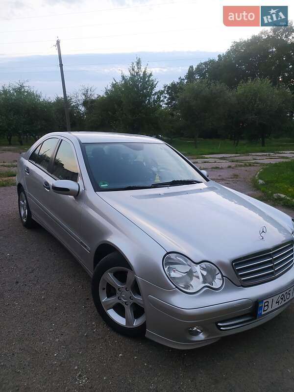 Седан Mercedes-Benz C-Class 2005 в Гадячі