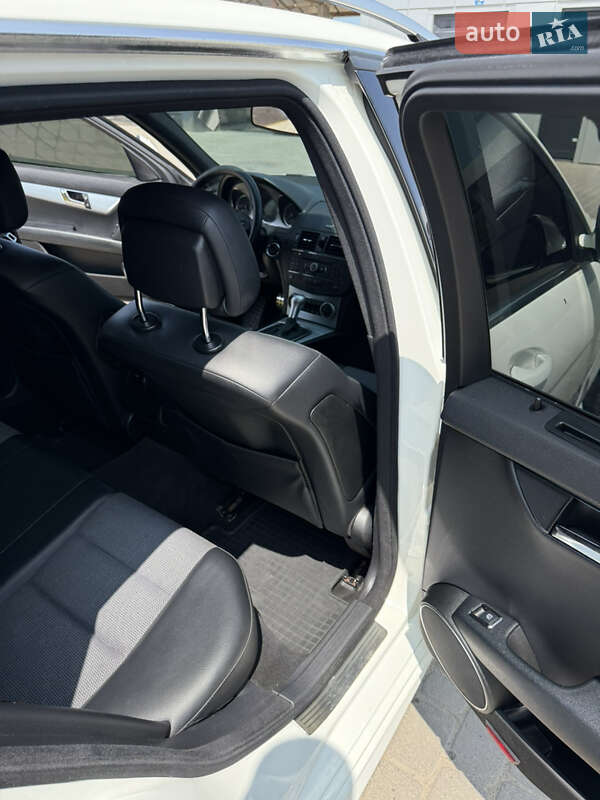 Универсал Mercedes-Benz C-Class 2008 в Мостиске