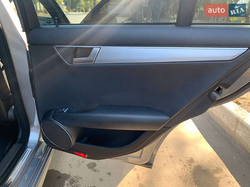 Седан Mercedes-Benz C-Class 2011 в Рени