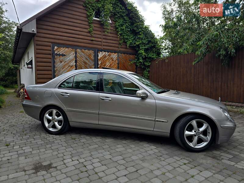 Седан Mercedes-Benz C-Class 2004 в Полтаве