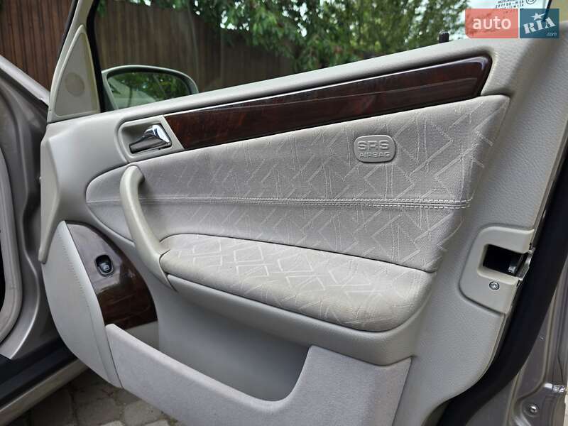 Седан Mercedes-Benz C-Class 2004 в Полтаве