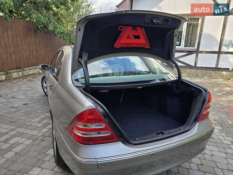 Седан Mercedes-Benz C-Class 2004 в Полтаве