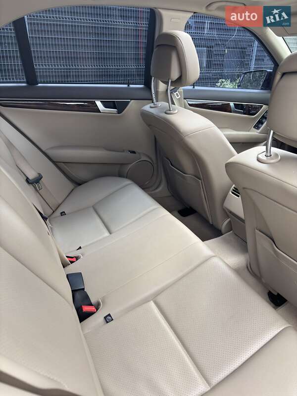 Седан Mercedes-Benz C-Class 2013 в Львове