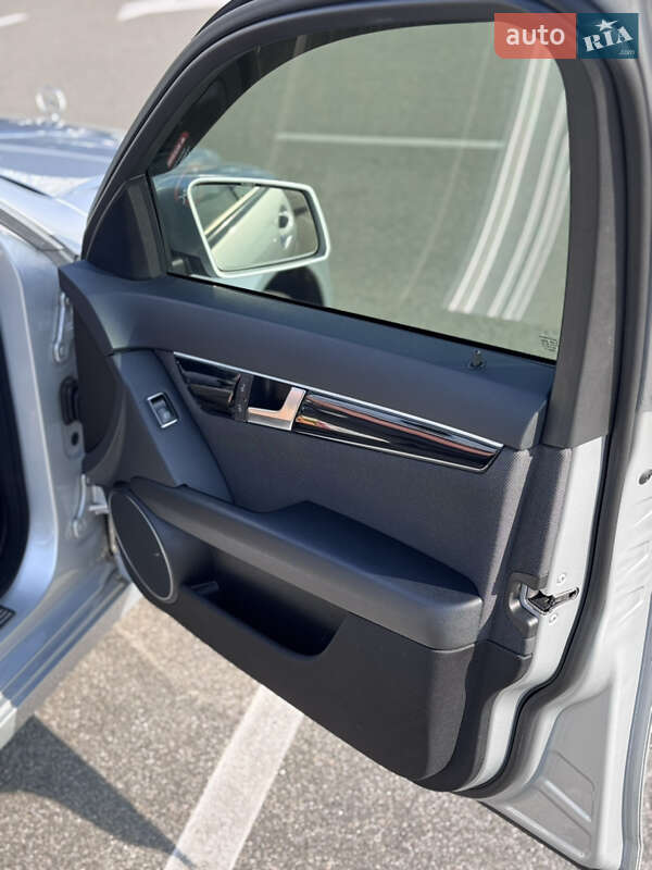 Универсал Mercedes-Benz C-Class 2013 в Киеве