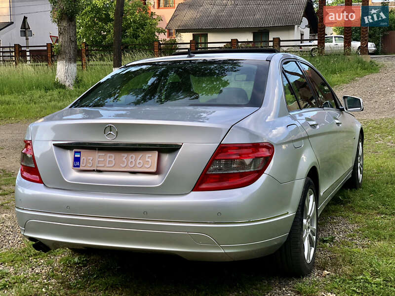 Седан Mercedes-Benz C-Class 2010 в Черновцах