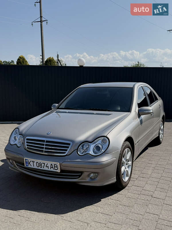 Mercedes-Benz C-Class 2005
