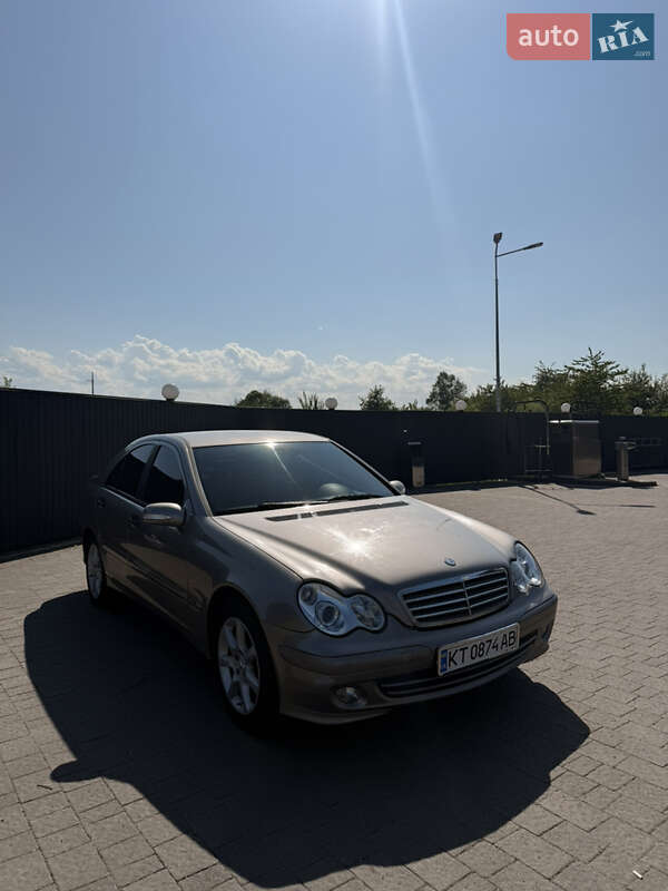 Седан Mercedes-Benz C-Class 2005 в Долині