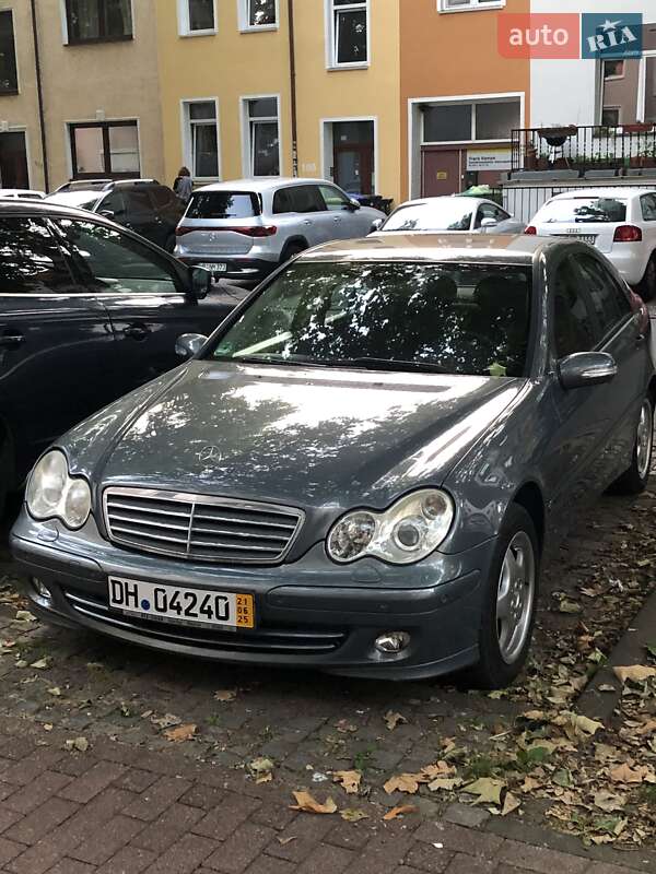 Mercedes-Benz C-Class 2004