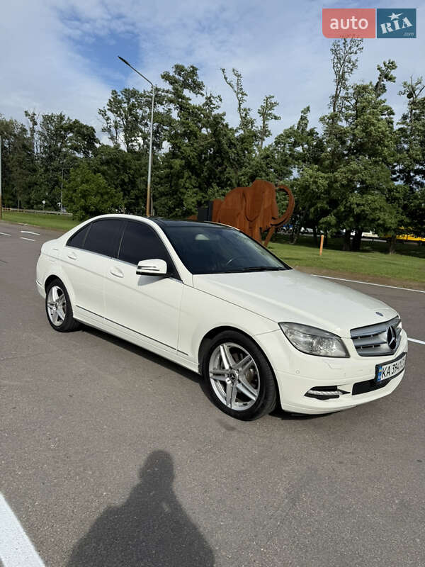 Mercedes-Benz C-Class 2011