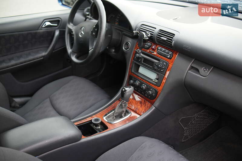 Седан Mercedes-Benz C-Class 2003 в Луцке