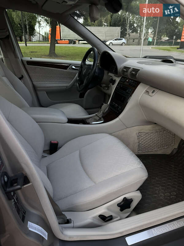 Седан Mercedes-Benz C-Class 2005 в Лубнах