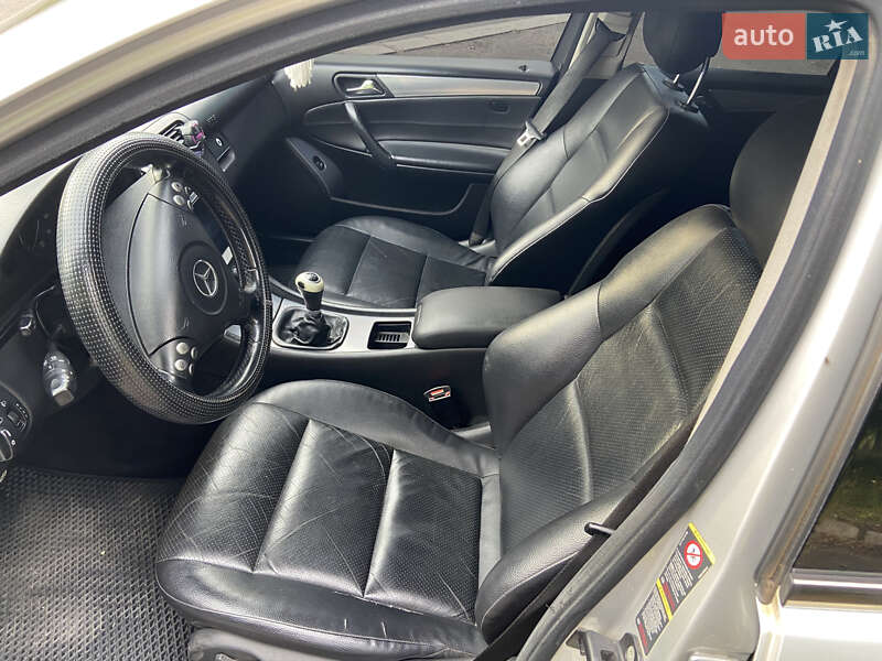 Універсал Mercedes-Benz C-Class 2004 в Гайвороні
