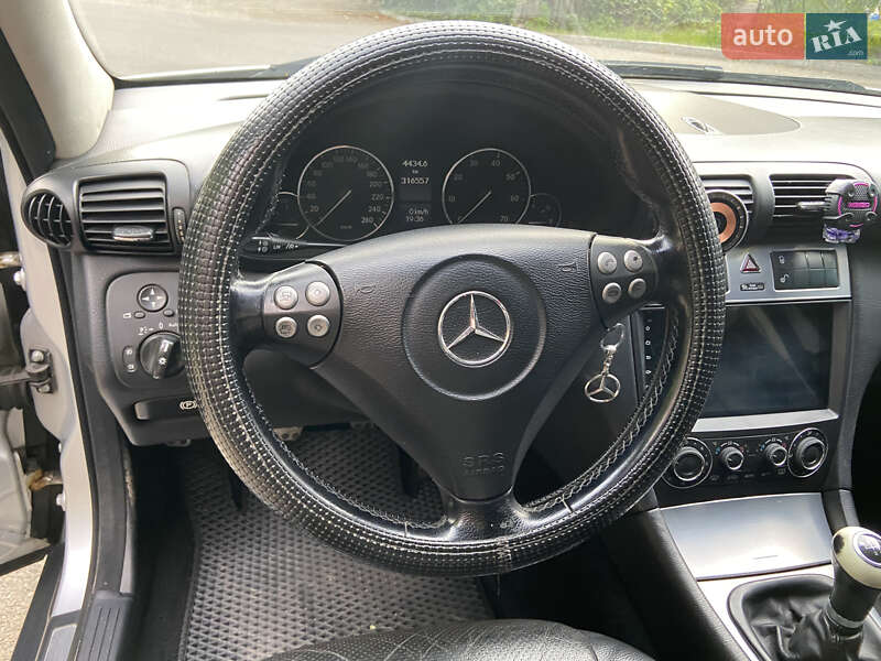 Универсал Mercedes-Benz C-Class 2004 в Гайвороне