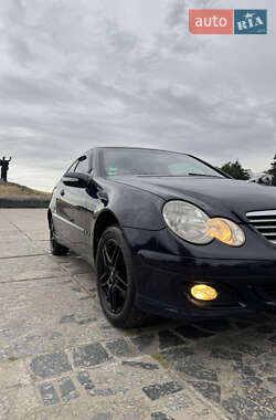 Купе Mercedes-Benz C-Class 2004 в 