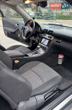 Купе Mercedes-Benz C-Class 2004 в 