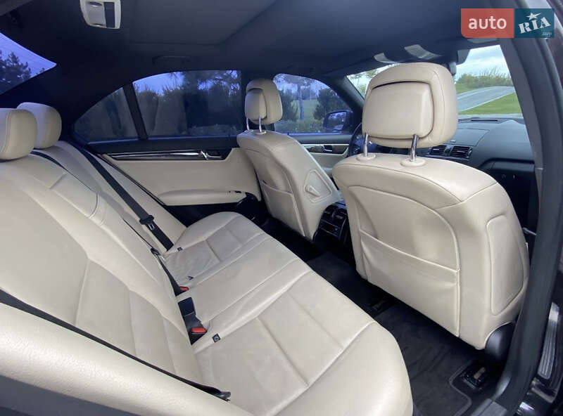 Седан Mercedes-Benz C-Class 2007 в Черновцах