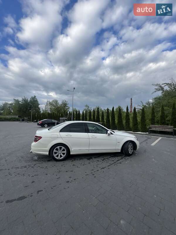 Седан Mercedes-Benz C-Class 2010 в Надворной