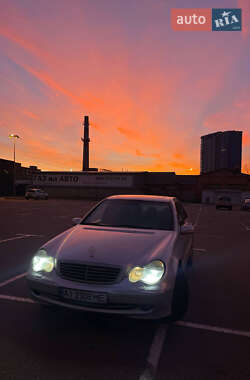 Седан Mercedes-Benz C-Class 2001 в Києві