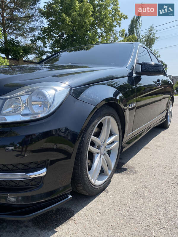 Седан Mercedes-Benz C-Class 2011 в Луцке