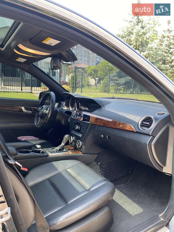 Седан Mercedes-Benz C-Class 2011 в Луцке