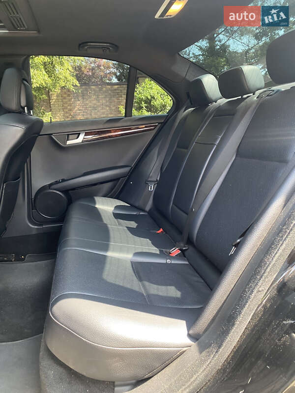 Седан Mercedes-Benz C-Class 2011 в Луцке
