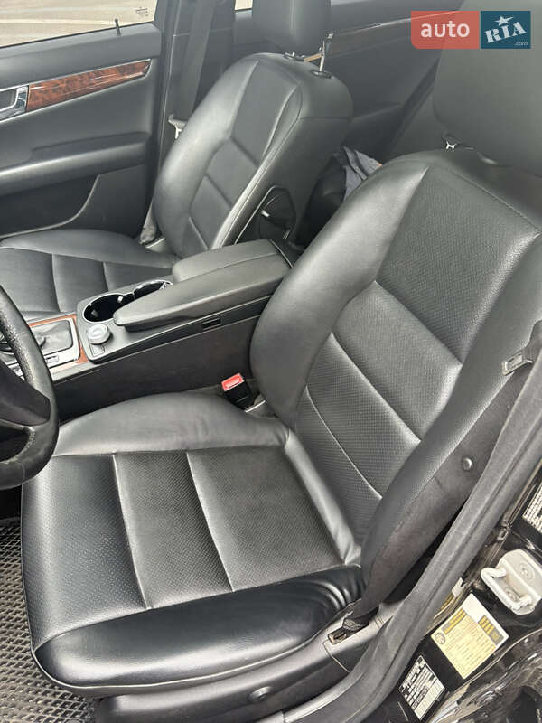 Седан Mercedes-Benz C-Class 2010 в Киеве