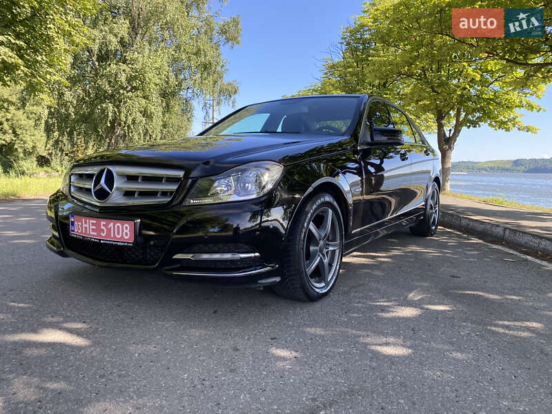Седан Mercedes-Benz C-Class 2011 в Бурштыне