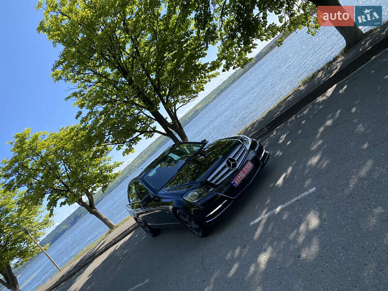 Седан Mercedes-Benz C-Class 2011 в Бурштыне