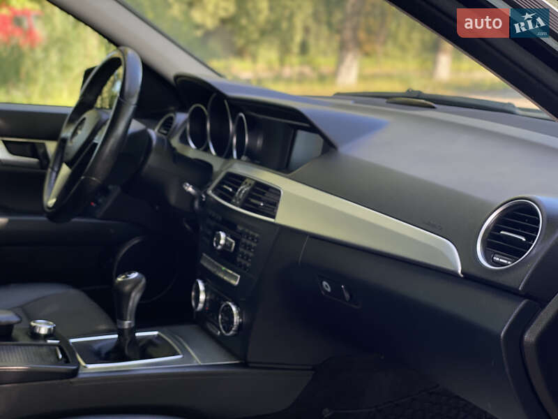 Седан Mercedes-Benz C-Class 2011 в Бурштыне