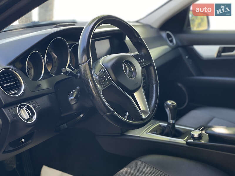 Седан Mercedes-Benz C-Class 2011 в Бурштыне