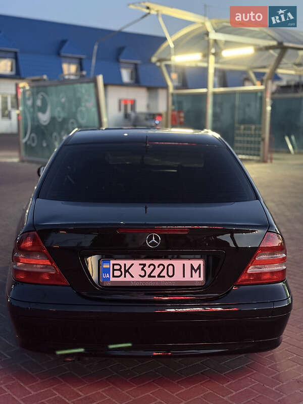 Седан Mercedes-Benz C-Class 2006 в Ровно
