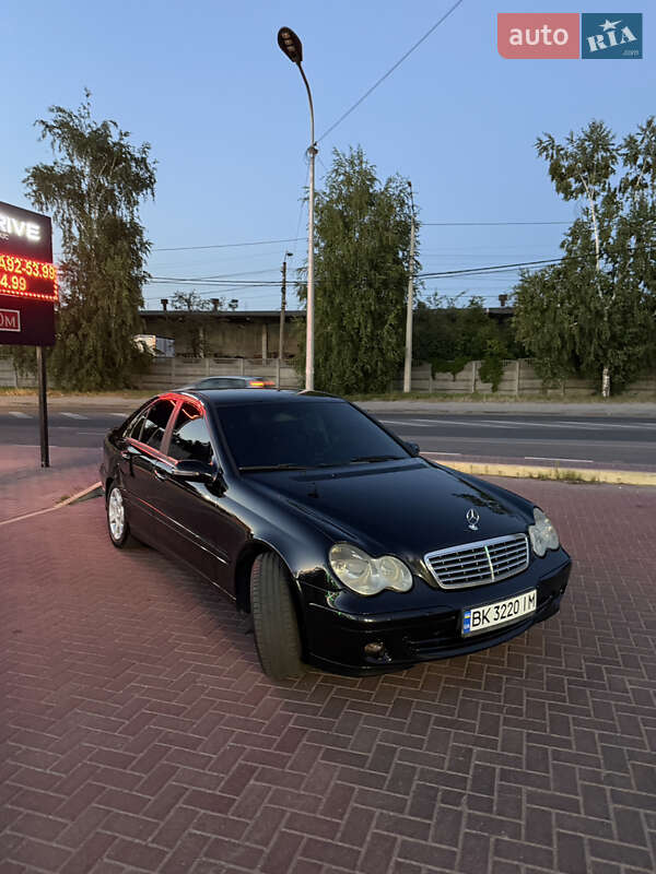 Седан Mercedes-Benz C-Class 2006 в Ровно