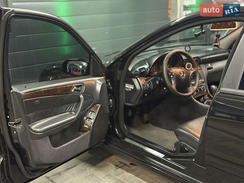 Седан Mercedes-Benz C-Class 2006 в Ровно
