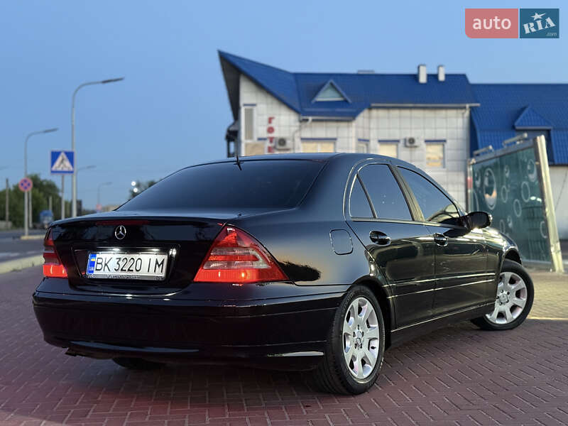 Седан Mercedes-Benz C-Class 2006 в Ровно
