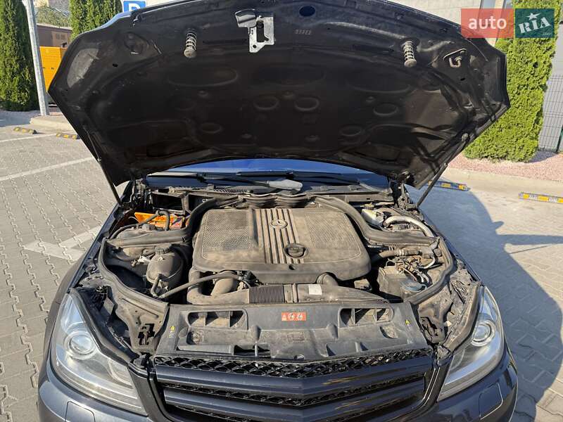 Универсал Mercedes-Benz C-Class 2011 в Житомире