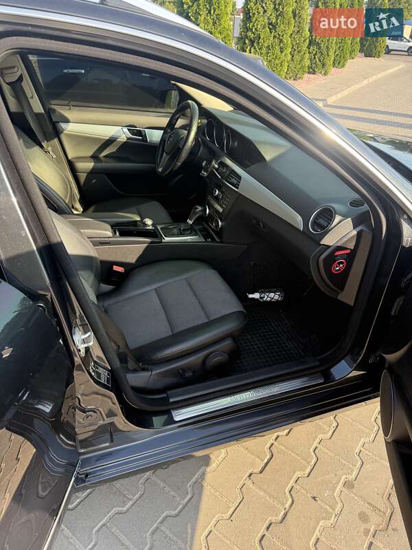 Универсал Mercedes-Benz C-Class 2011 в Житомире