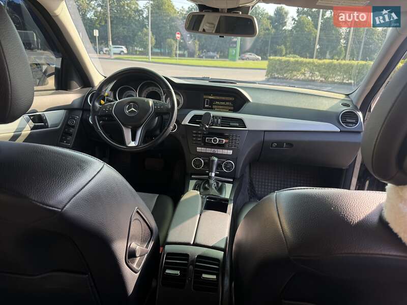 Универсал Mercedes-Benz C-Class 2011 в Житомире